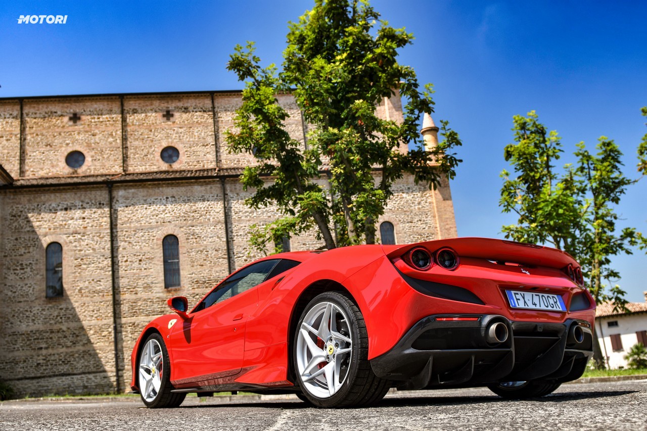 Ferrari F8 Tributo: la prova su strada