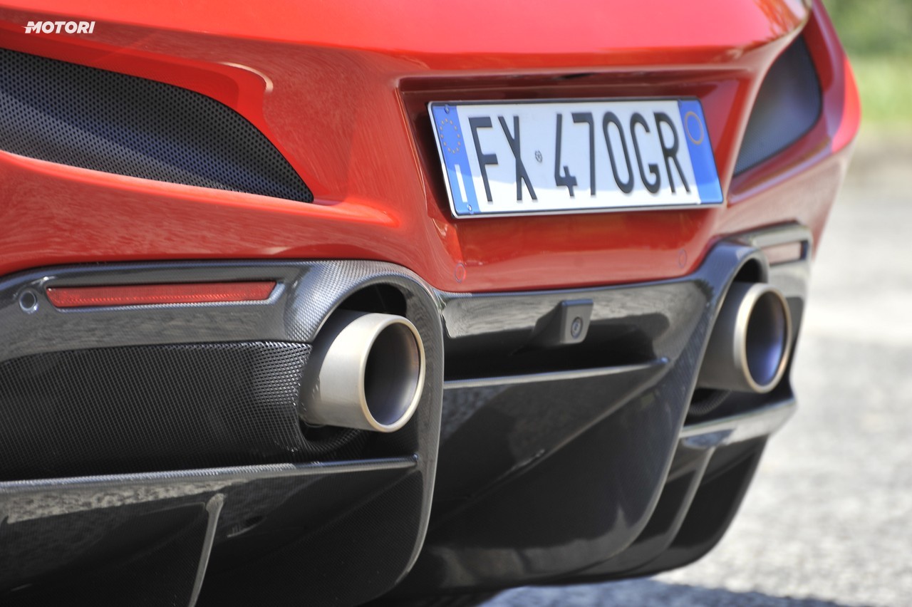 Ferrari F8 Tributo: la prova su strada