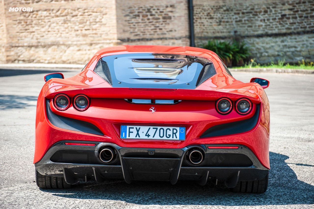 Ferrari F8 Tributo: la prova su strada