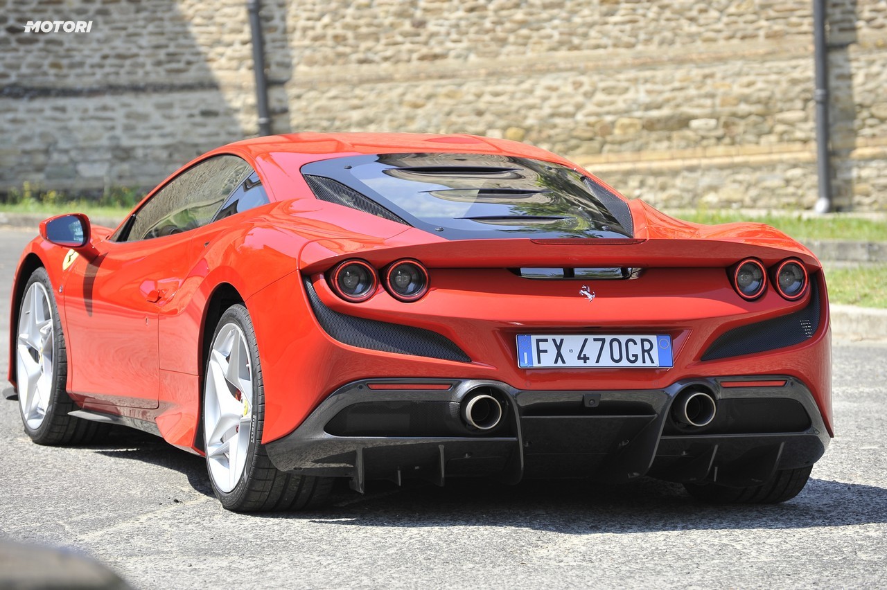 Ferrari F8 Tributo: la prova su strada