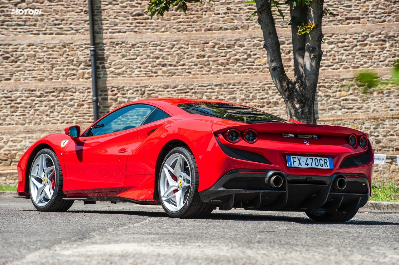 Ferrari F8 Tributo: la prova su strada