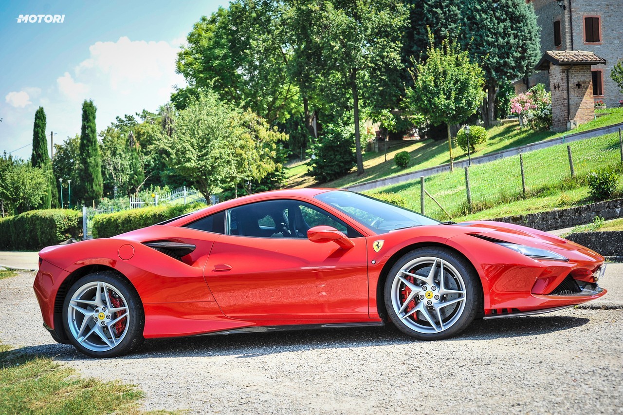 Ferrari F8 Tributo: la prova su strada