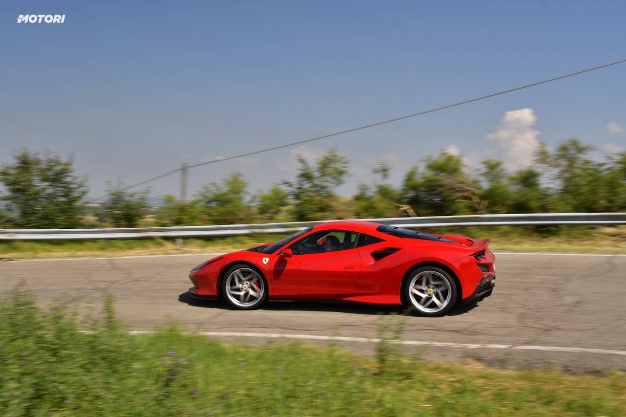 Ferrari F8 Tributo: la prova su strada