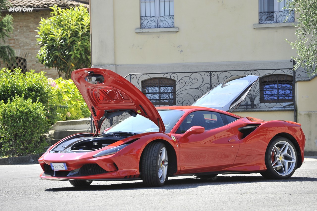 Ferrari F8 Tributo: la prova su strada