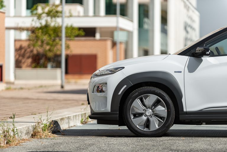 Hyundai Kona Electric: la prova su strada