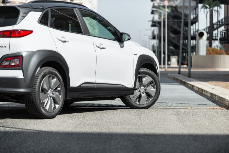 Hyundai Kona Electric: la prova su strada