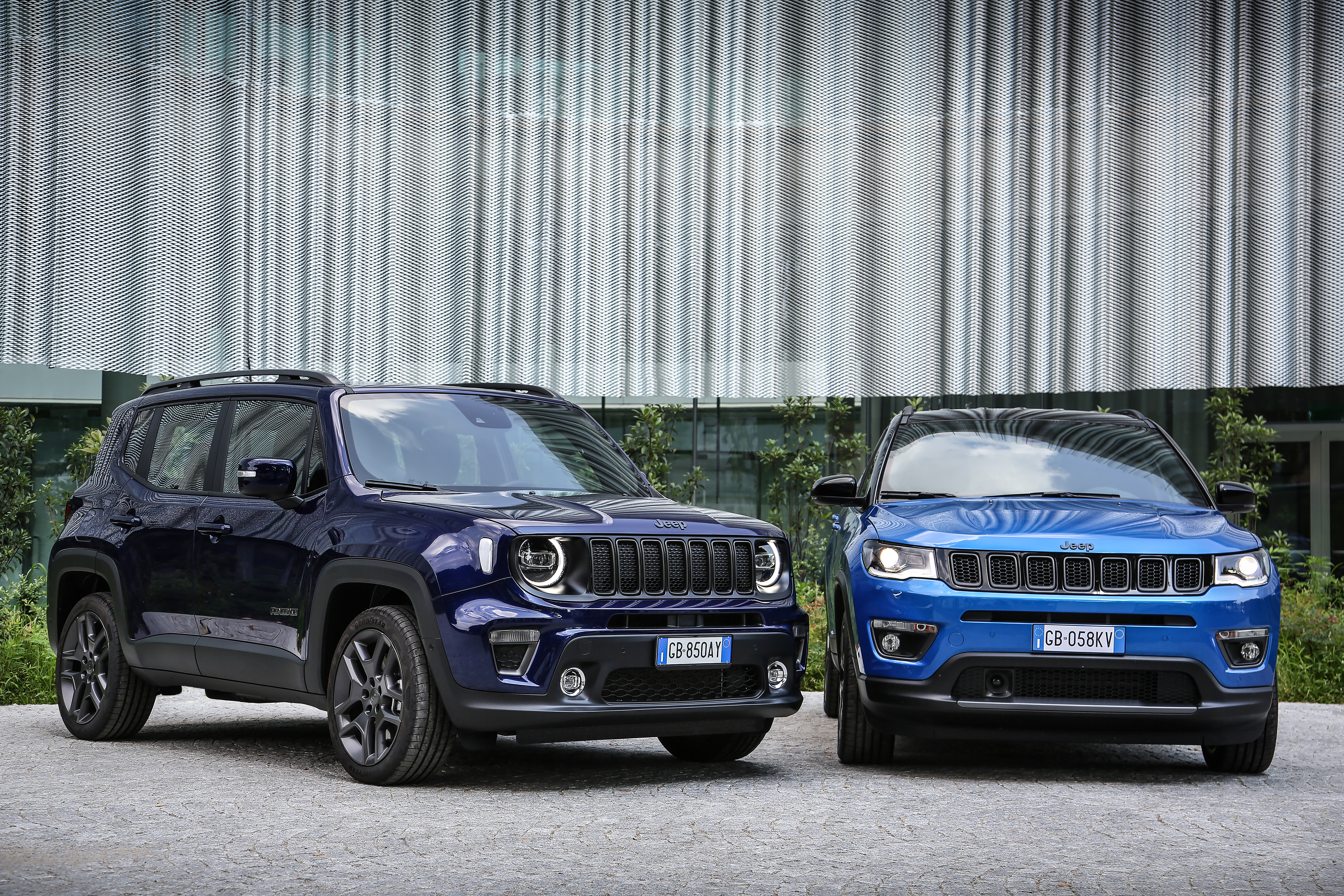 Jeep Compass 4xe e Jeep Renegade 4xe: le immagini