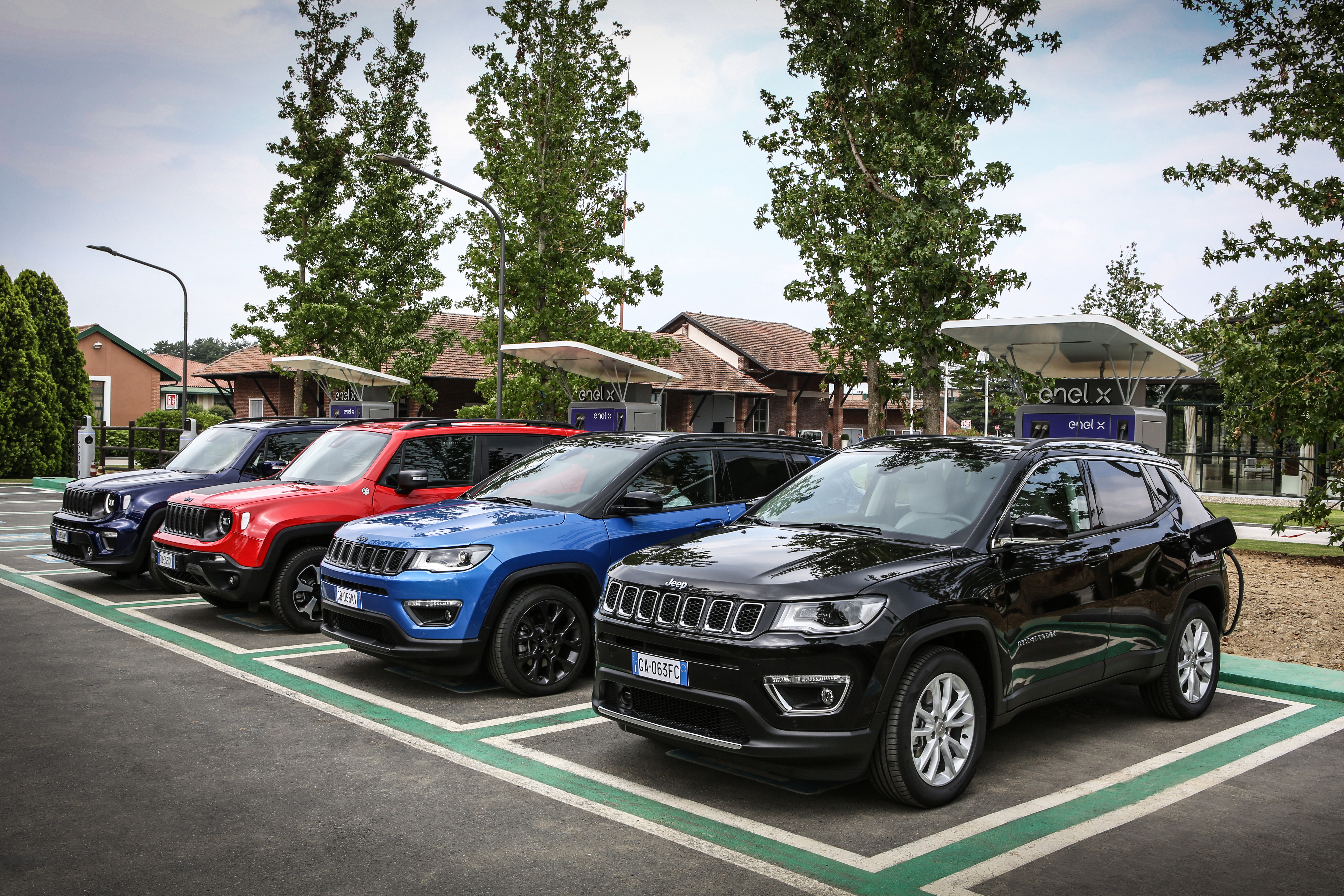 Jeep Compass 4xe e Jeep Renegade 4xe: le immagini