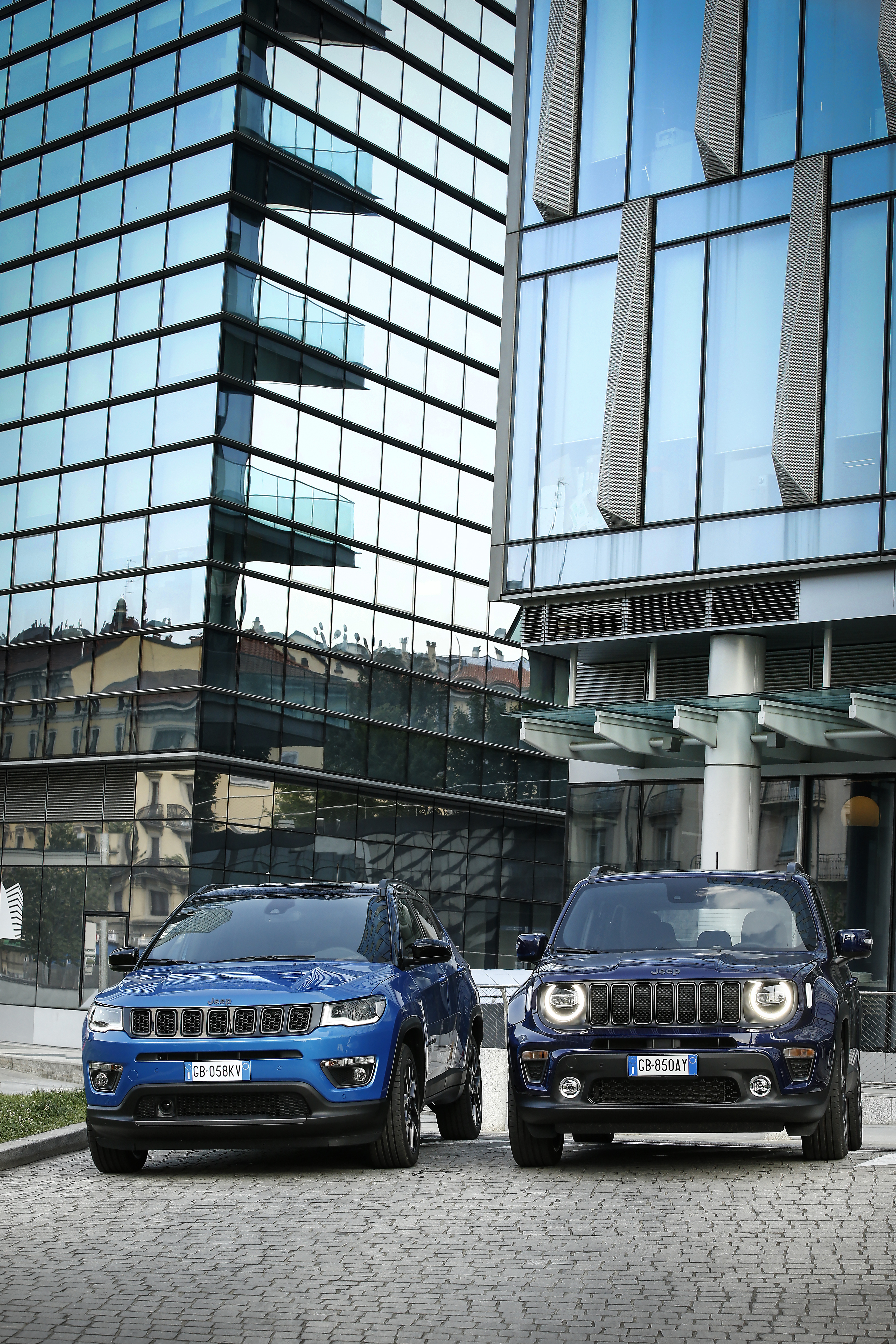 Jeep Compass 4xe e Jeep Renegade 4xe: le immagini