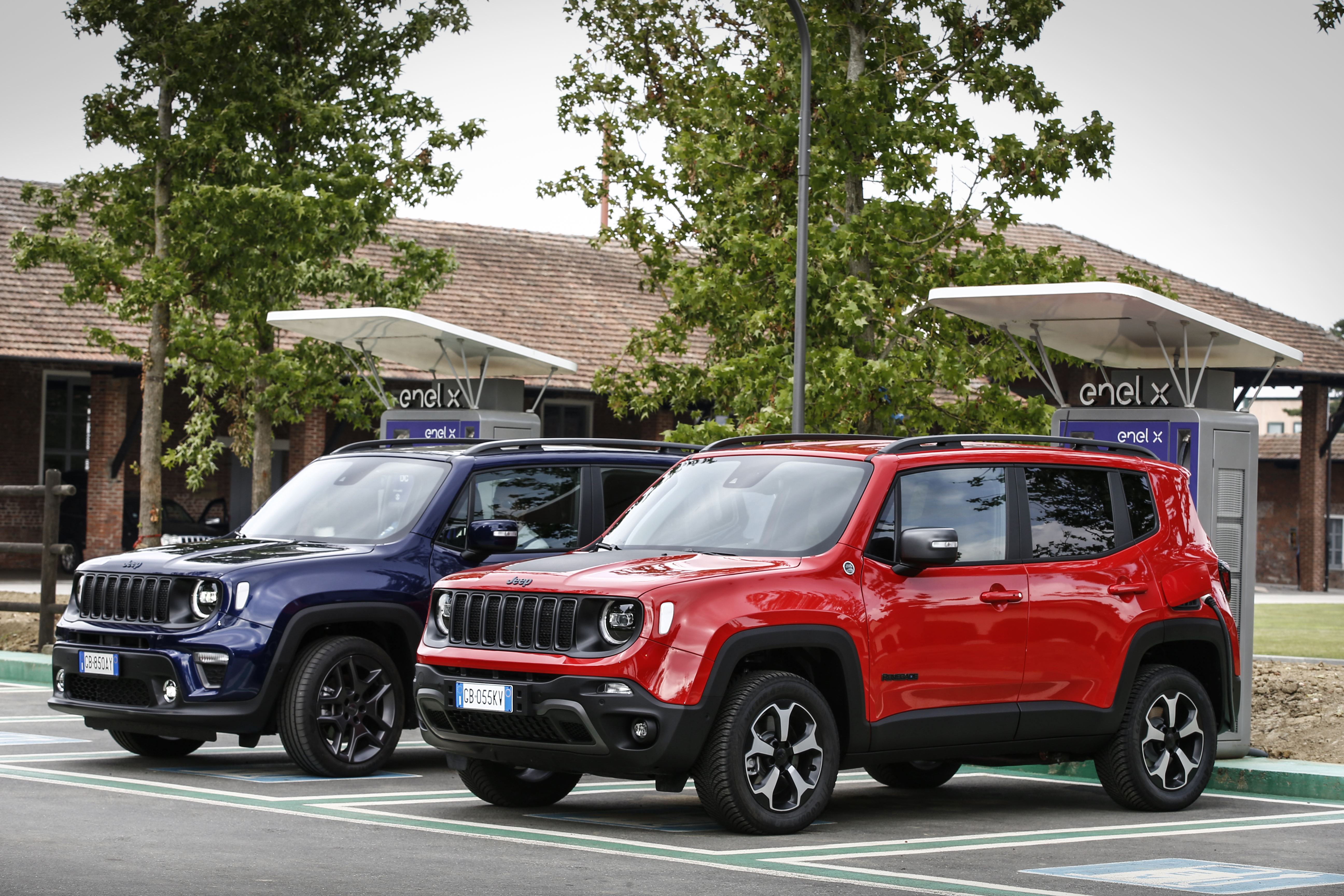 Jeep Compass 4xe e Jeep Renegade 4xe: le immagini
