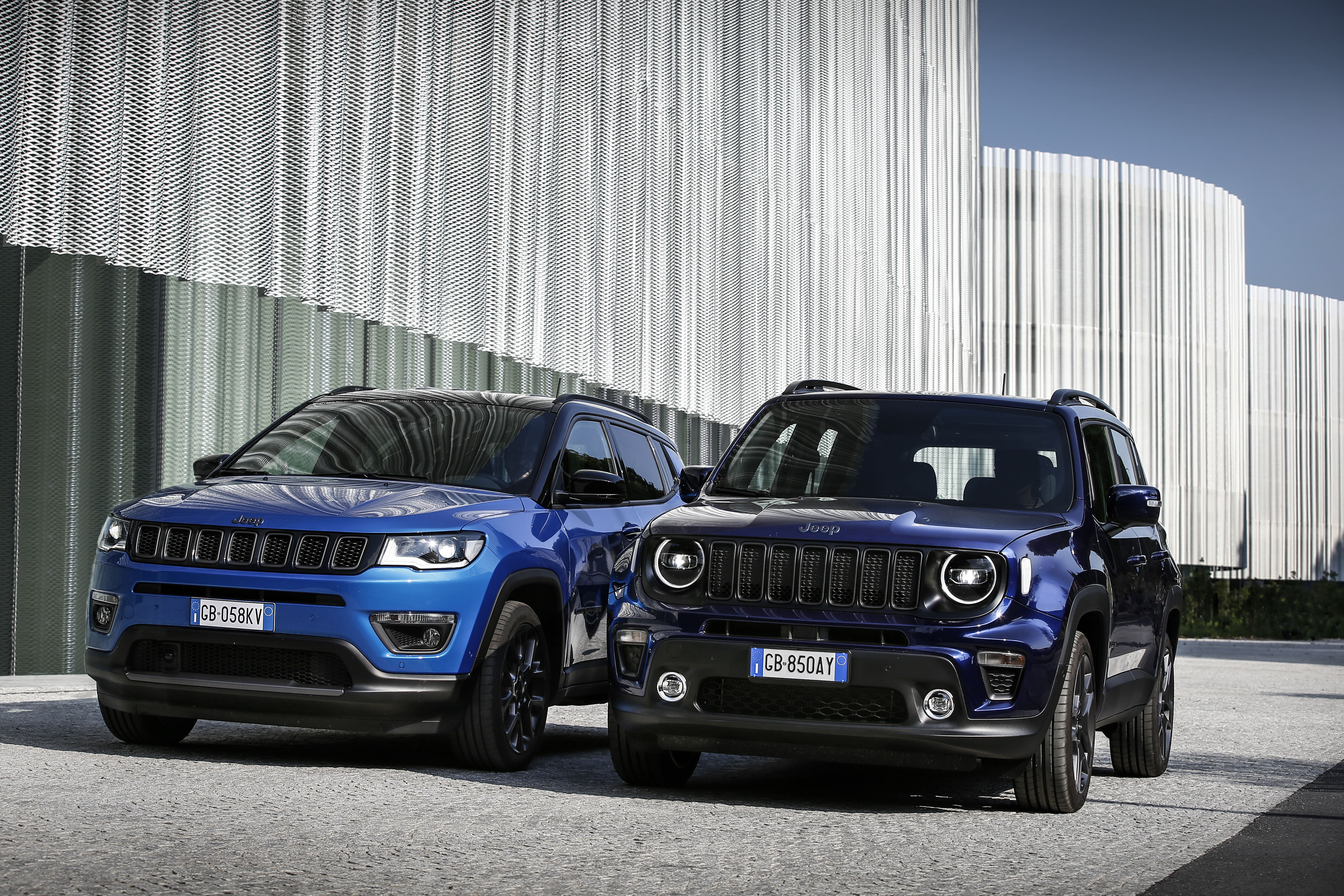 Jeep Compass 4xe e Jeep Renegade 4xe: le immagini