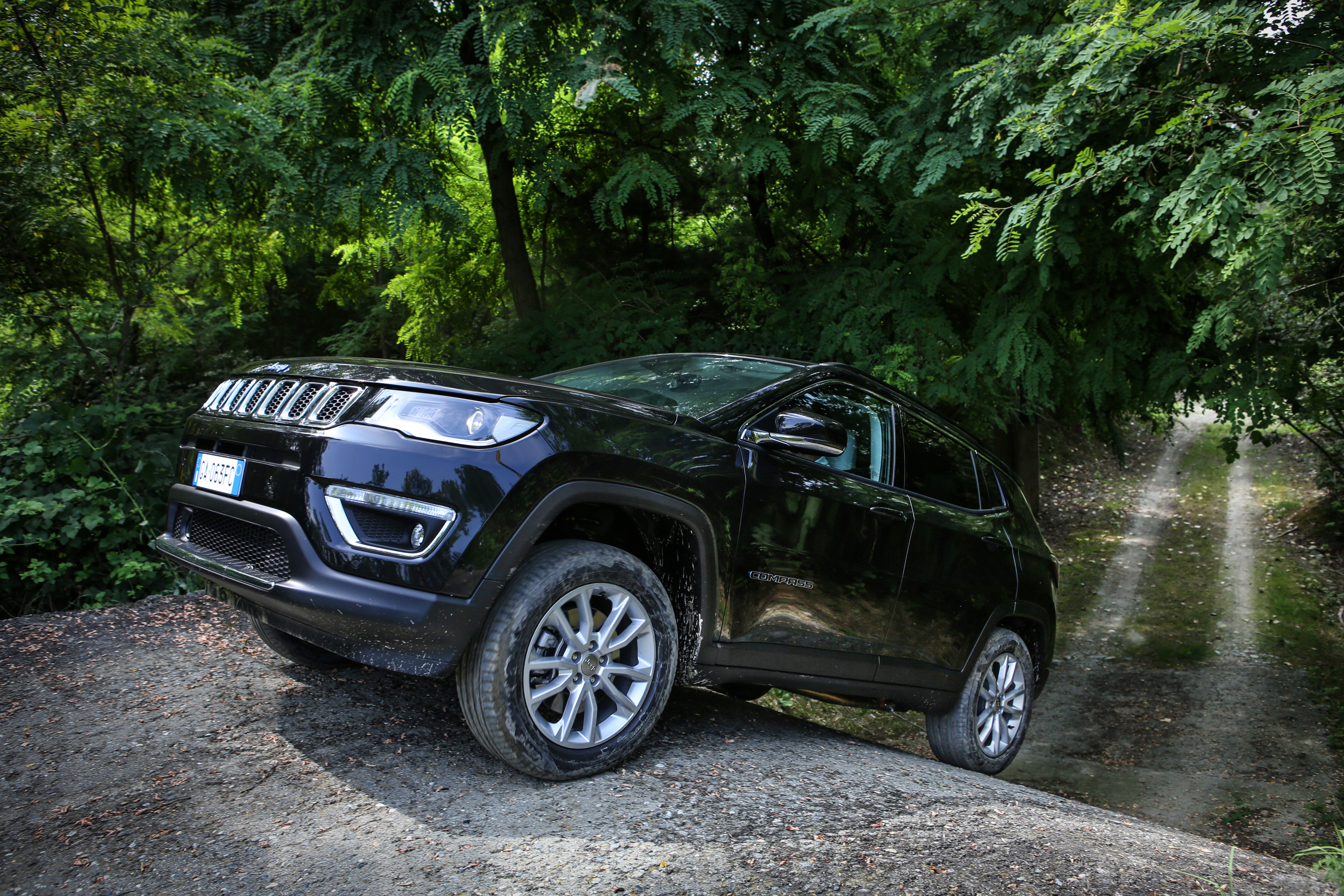 Jeep Compass 4xe e Jeep Renegade 4xe: le immagini