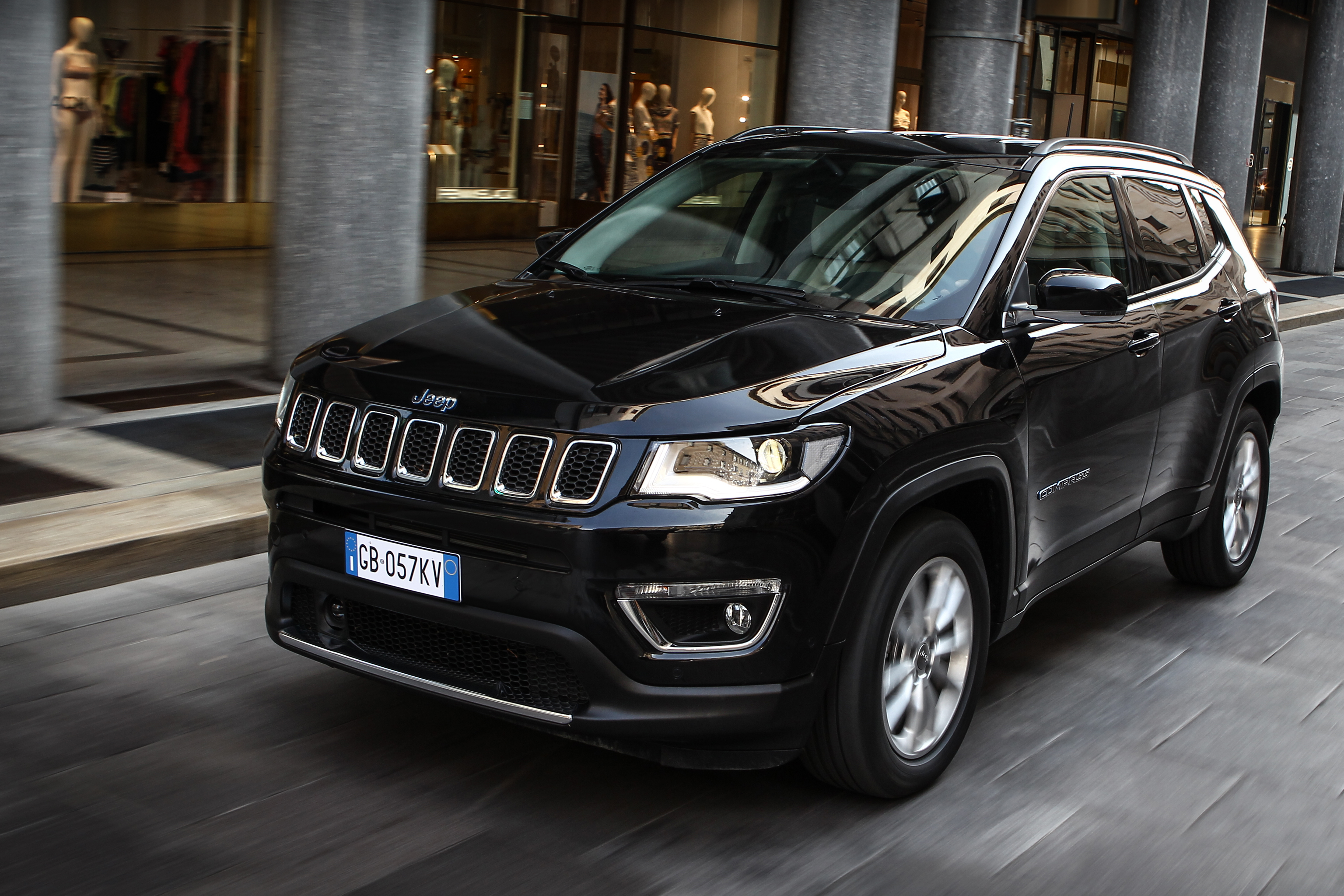 Jeep Compass 4xe e Jeep Renegade 4xe: le immagini