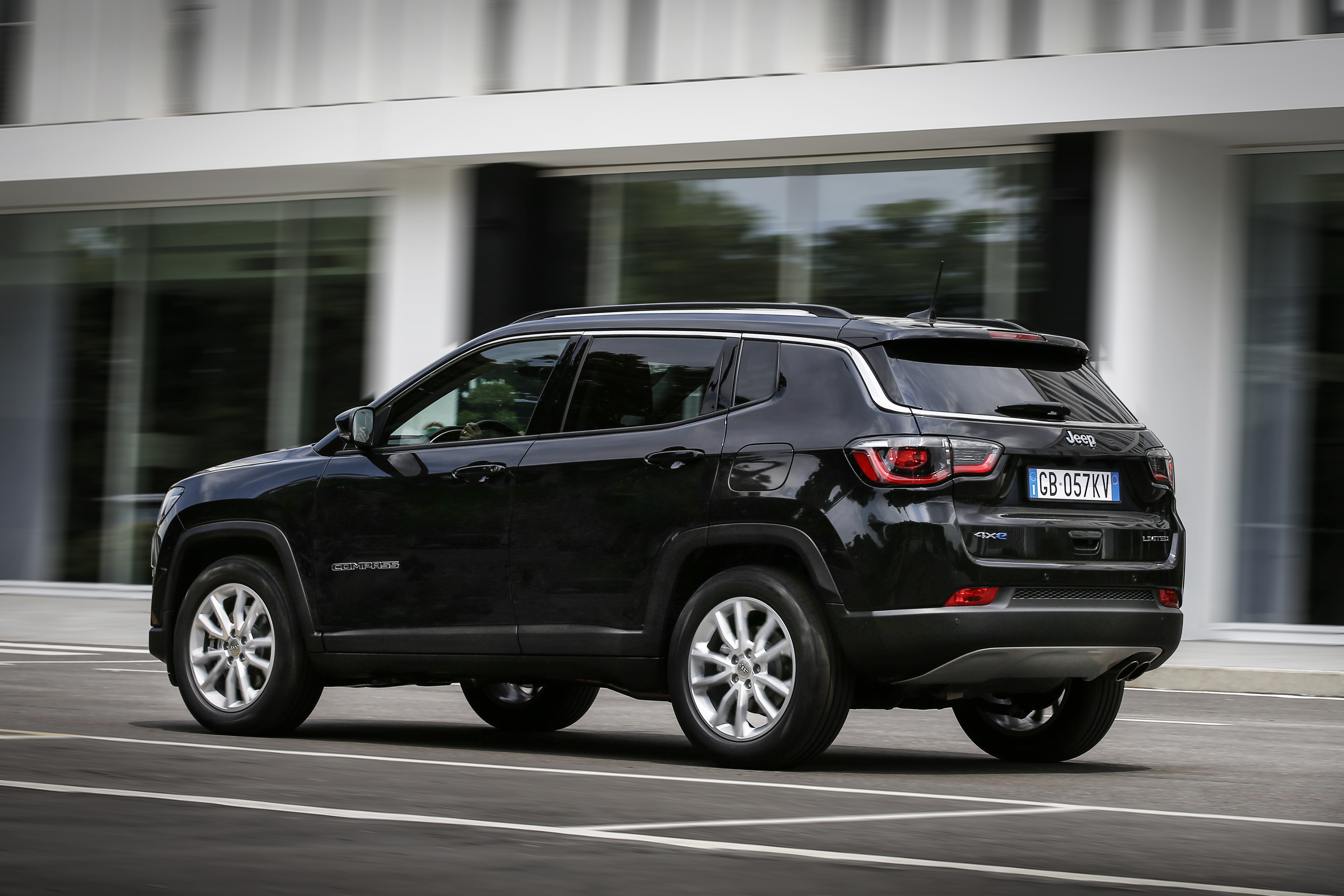 Jeep Compass 4xe e Jeep Renegade 4xe: le immagini