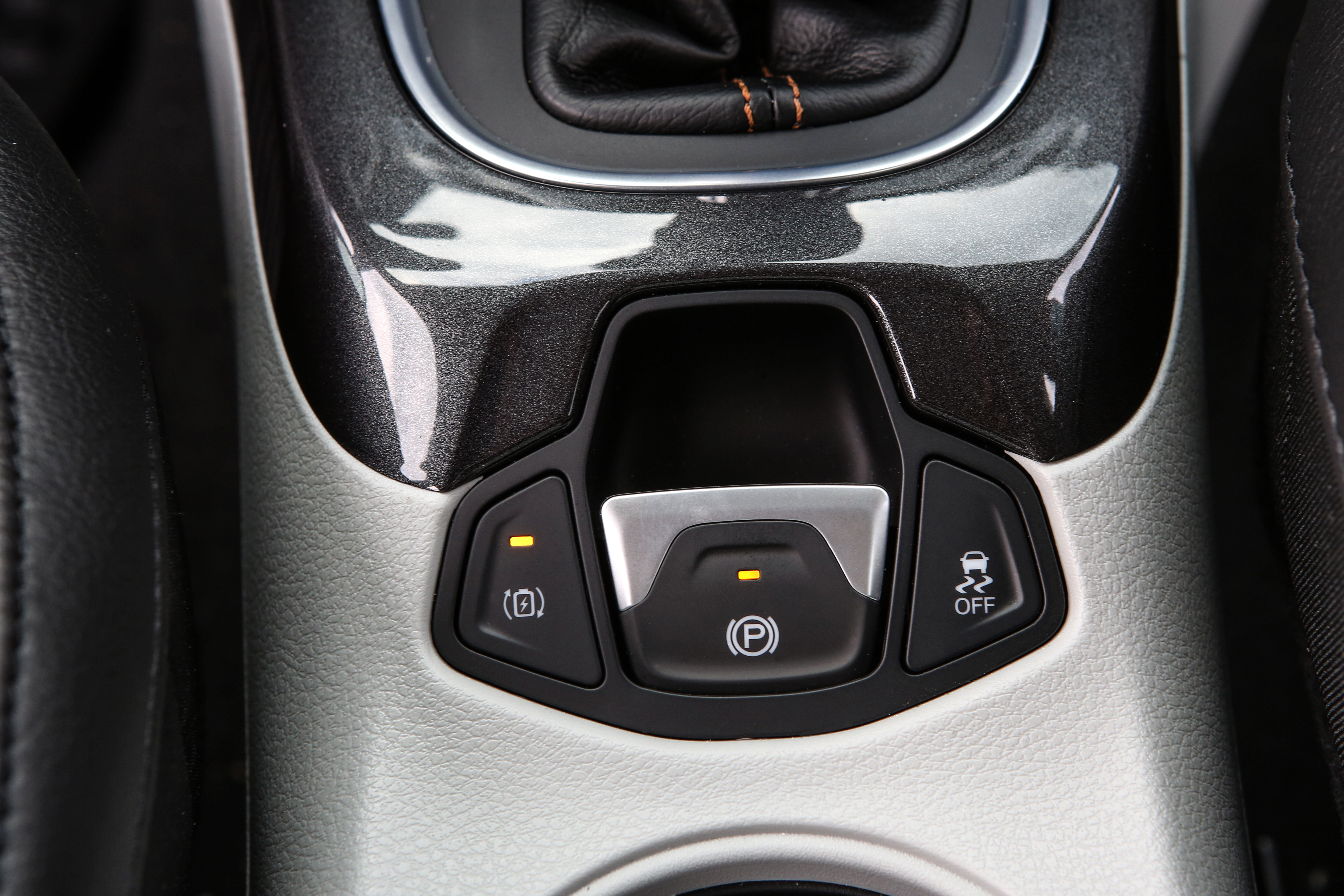 Jeep Compass 4xe e Jeep Renegade 4xe: le immagini