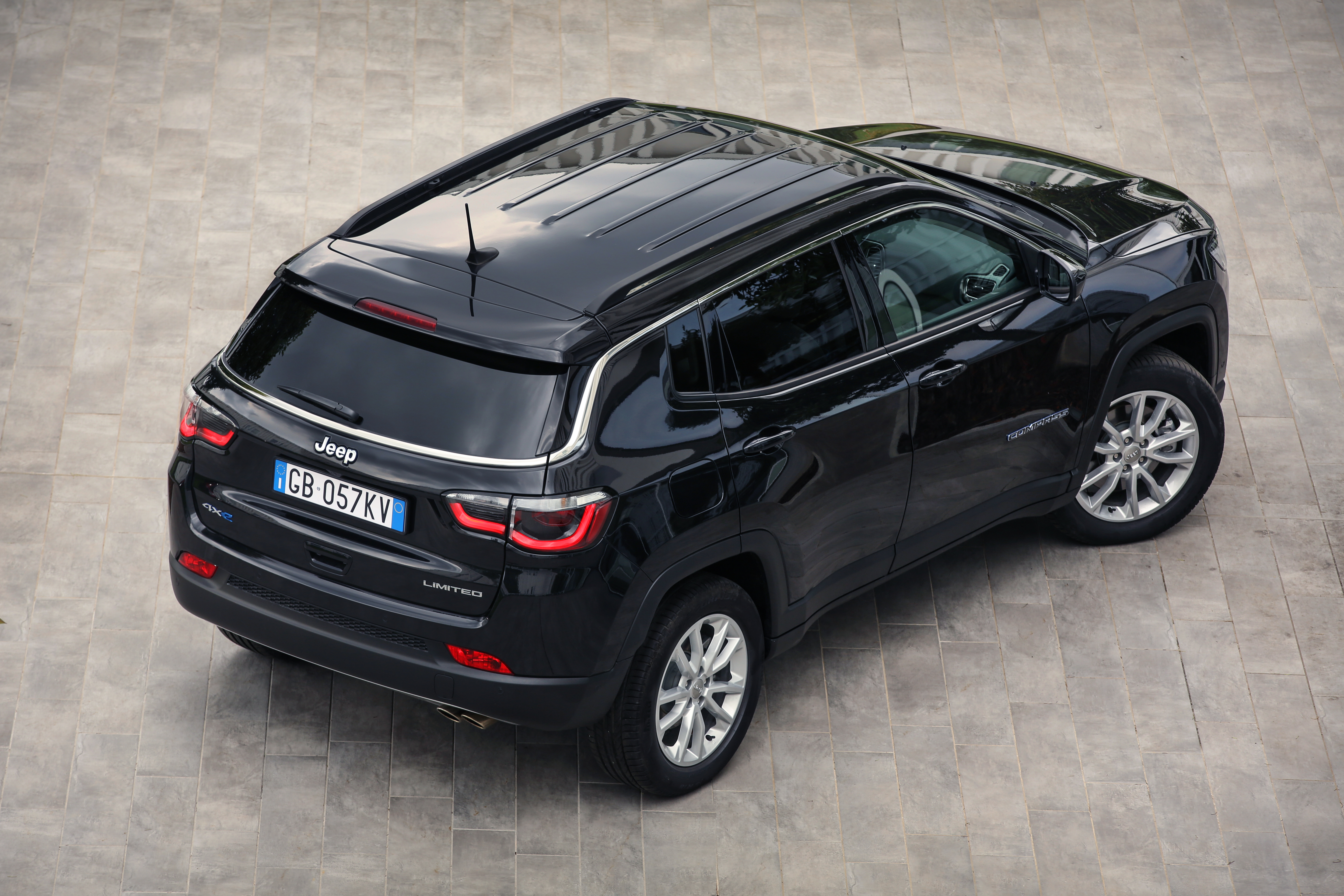 Jeep Compass 4xe e Jeep Renegade 4xe: le immagini