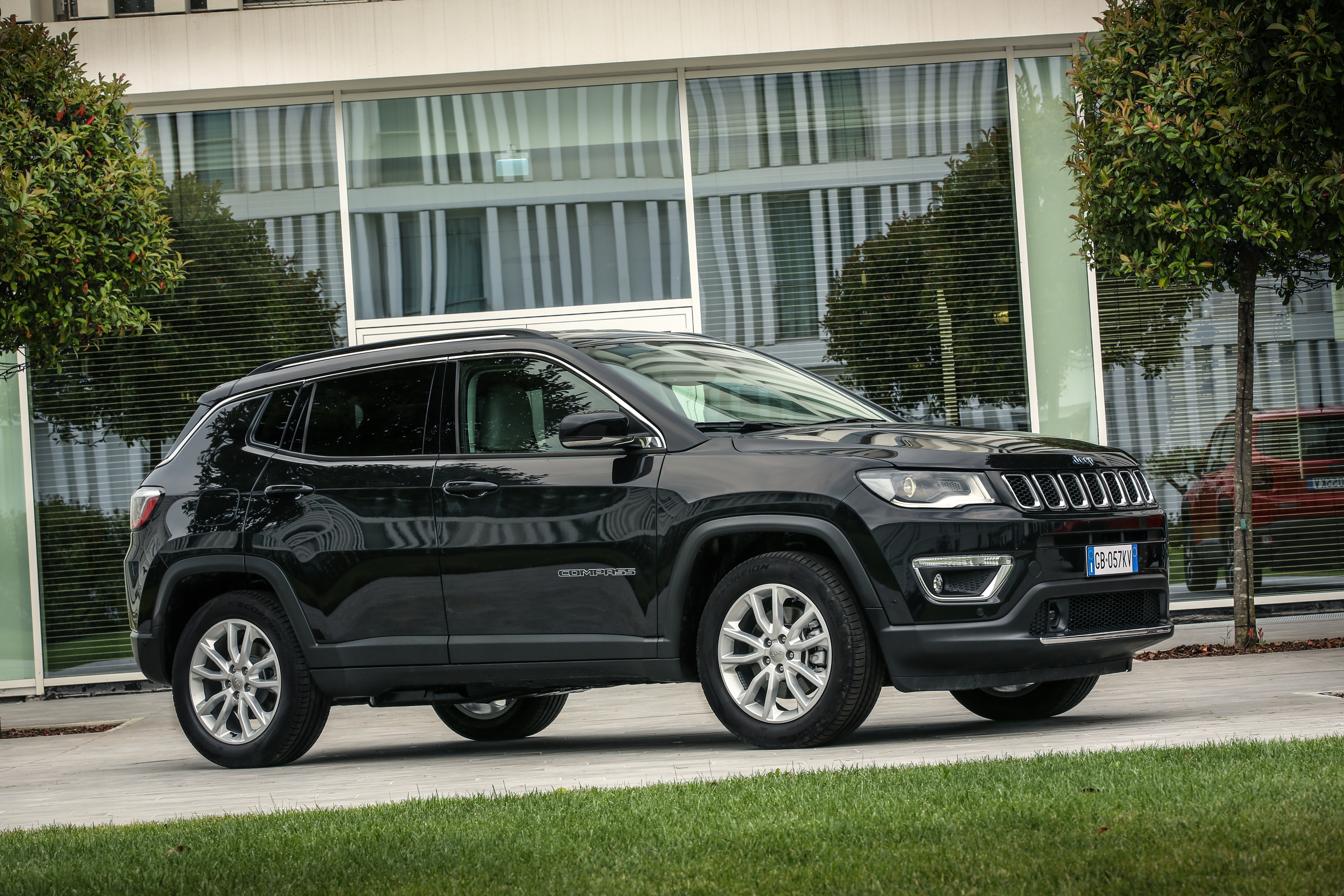 Jeep Compass 4xe e Jeep Renegade 4xe: le immagini