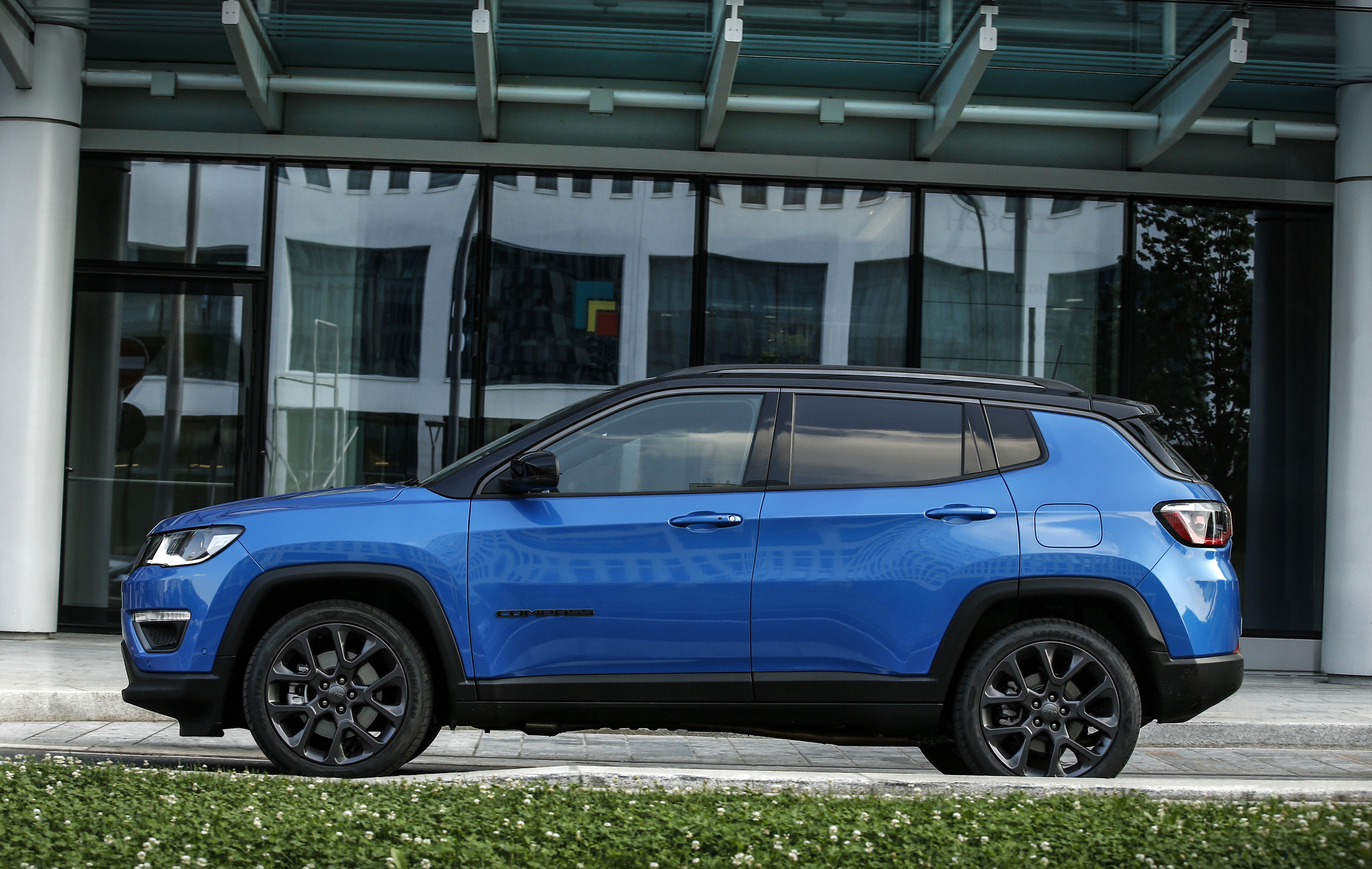 Jeep Compass 4xe e Jeep Renegade 4xe: le immagini