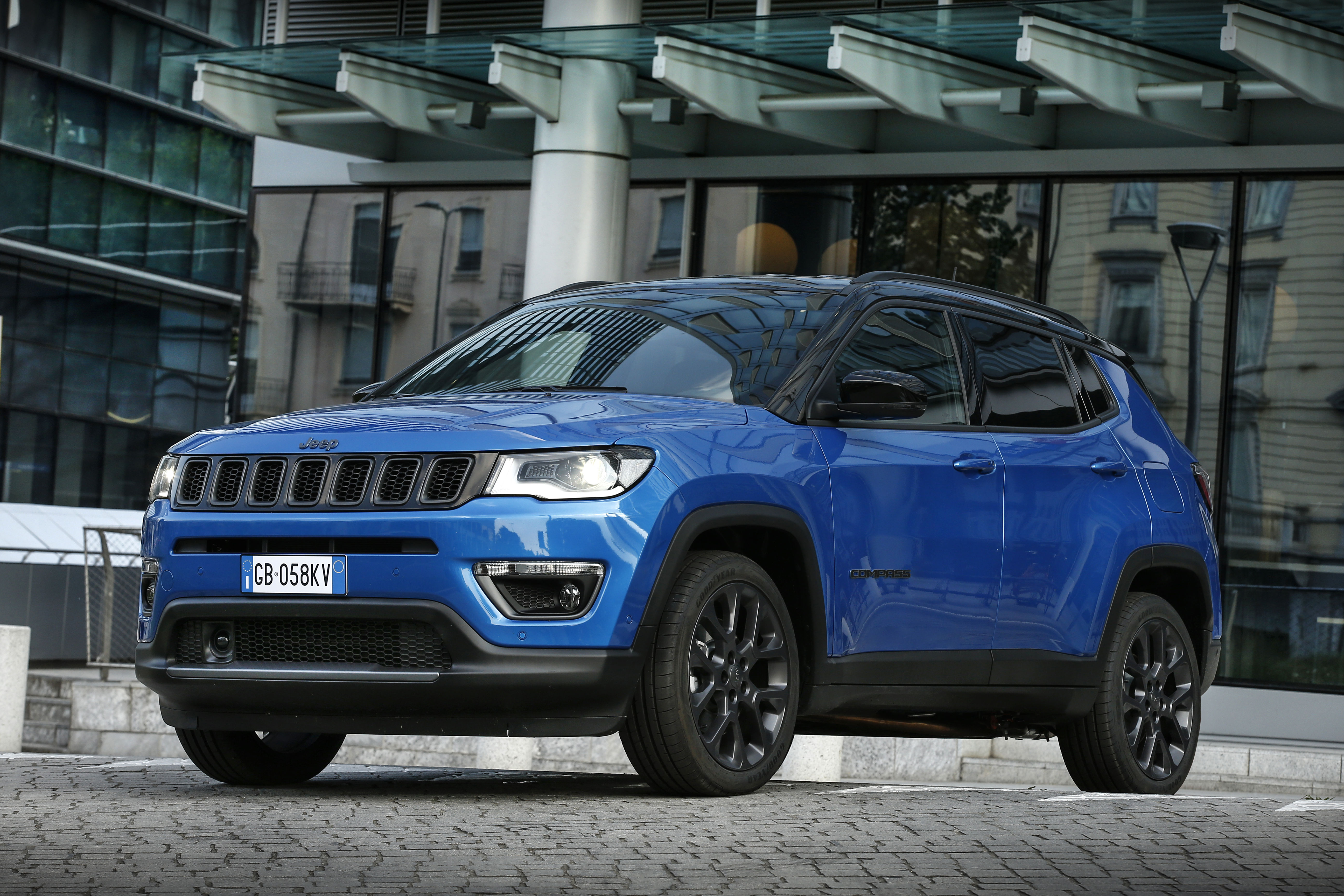 Jeep Compass 4xe e Jeep Renegade 4xe: le immagini