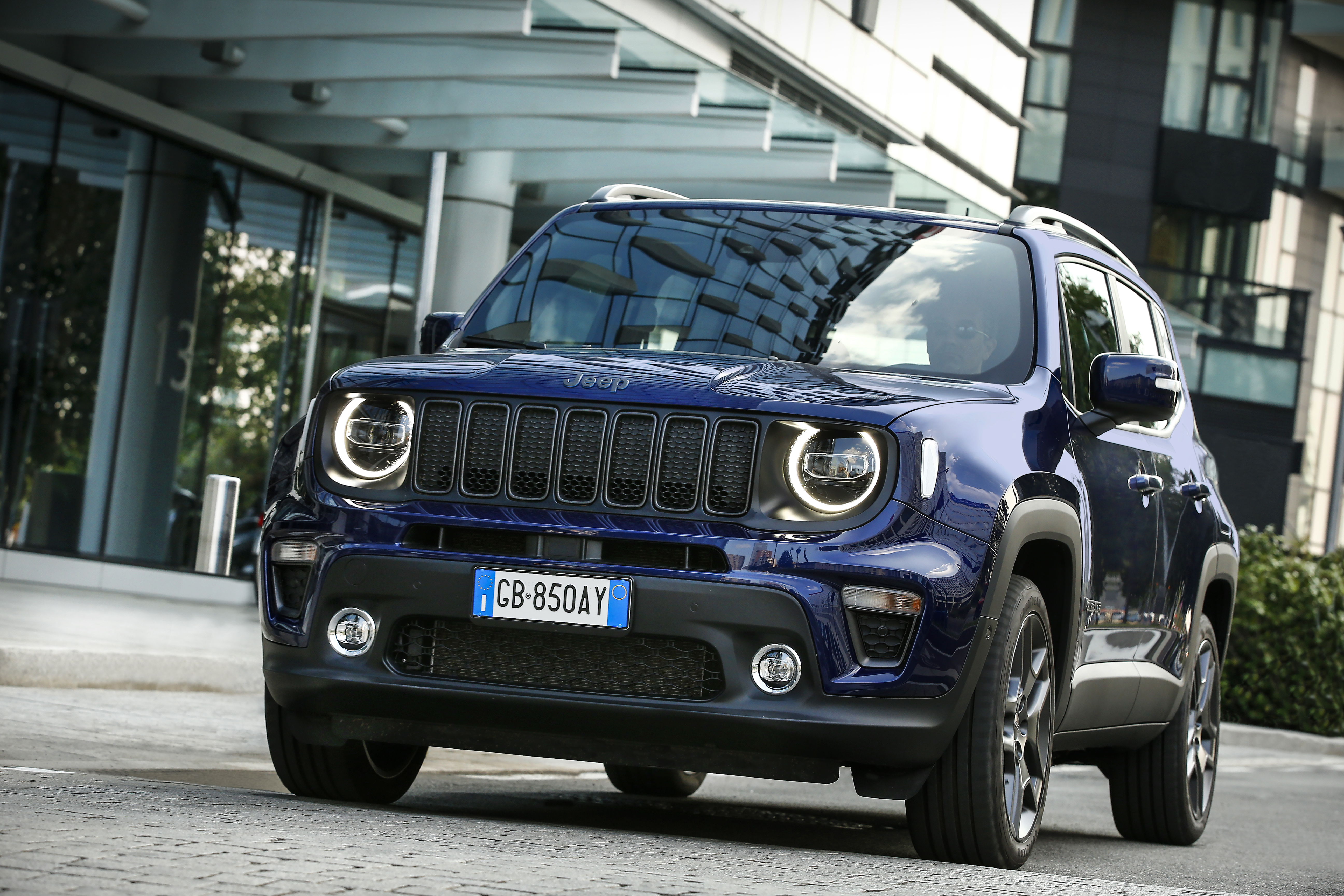 Jeep Compass 4xe e Jeep Renegade 4xe: le immagini