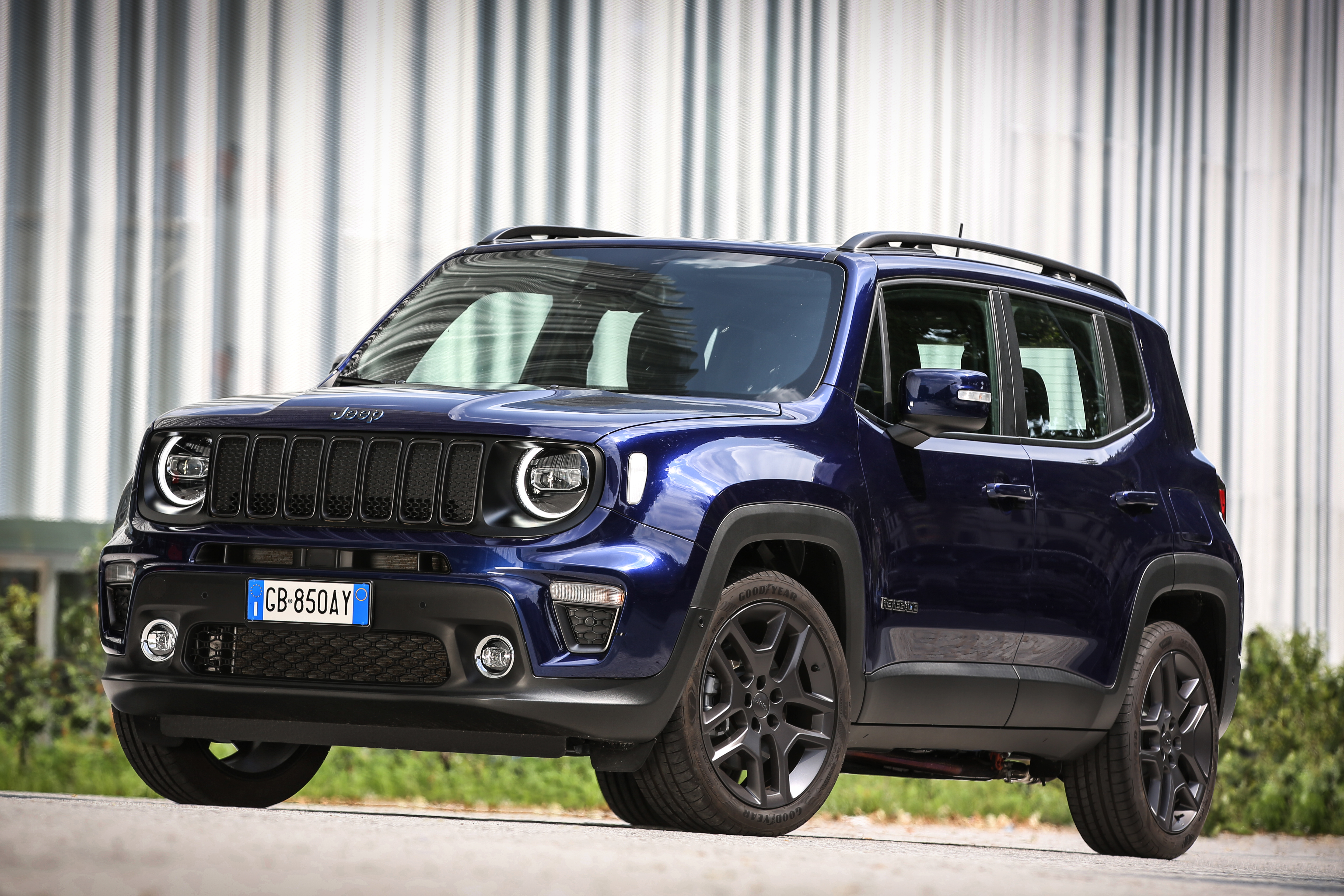 Jeep Compass 4xe e Jeep Renegade 4xe: le immagini