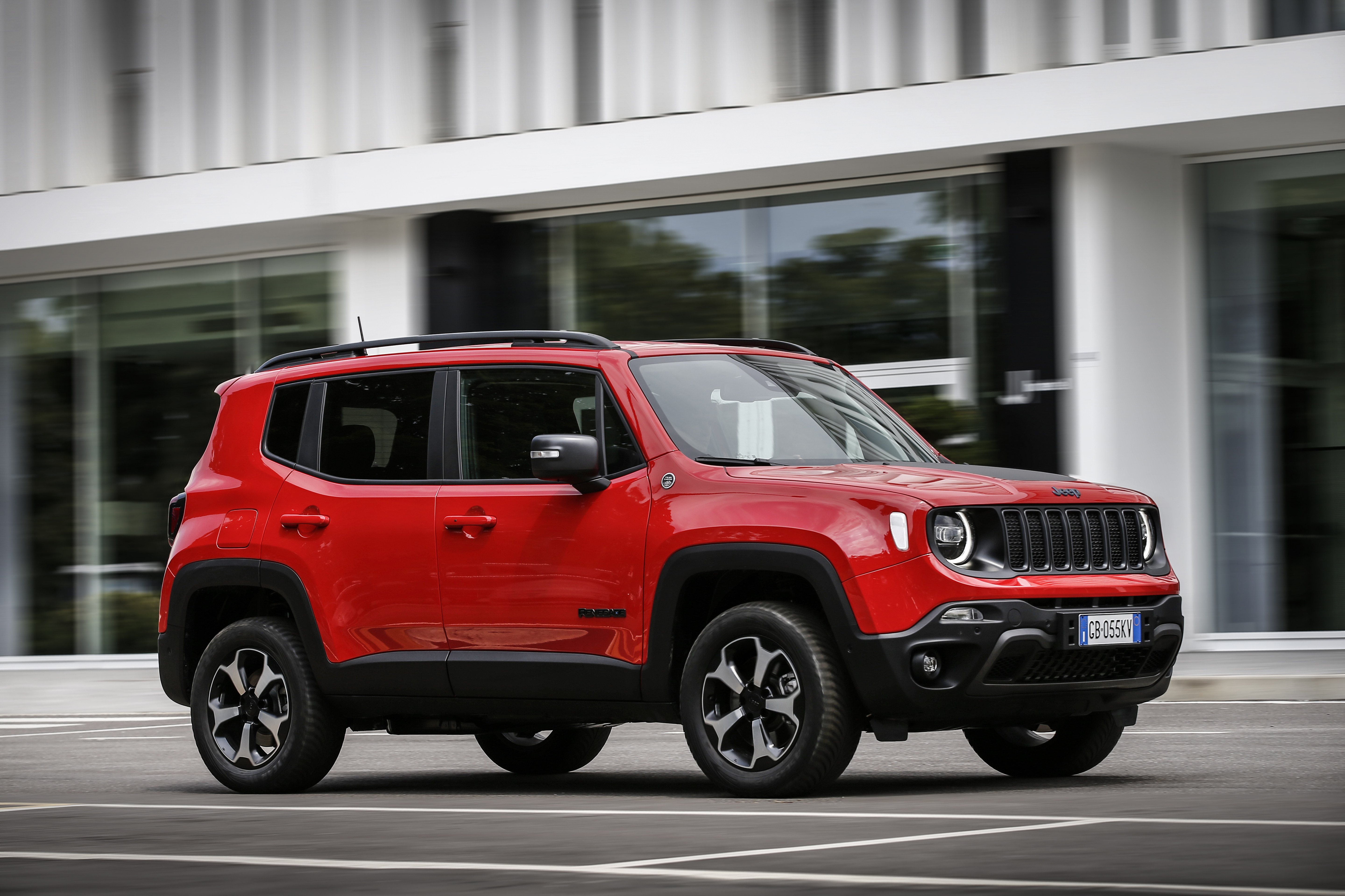 Jeep Compass 4xe e Jeep Renegade 4xe: le immagini
