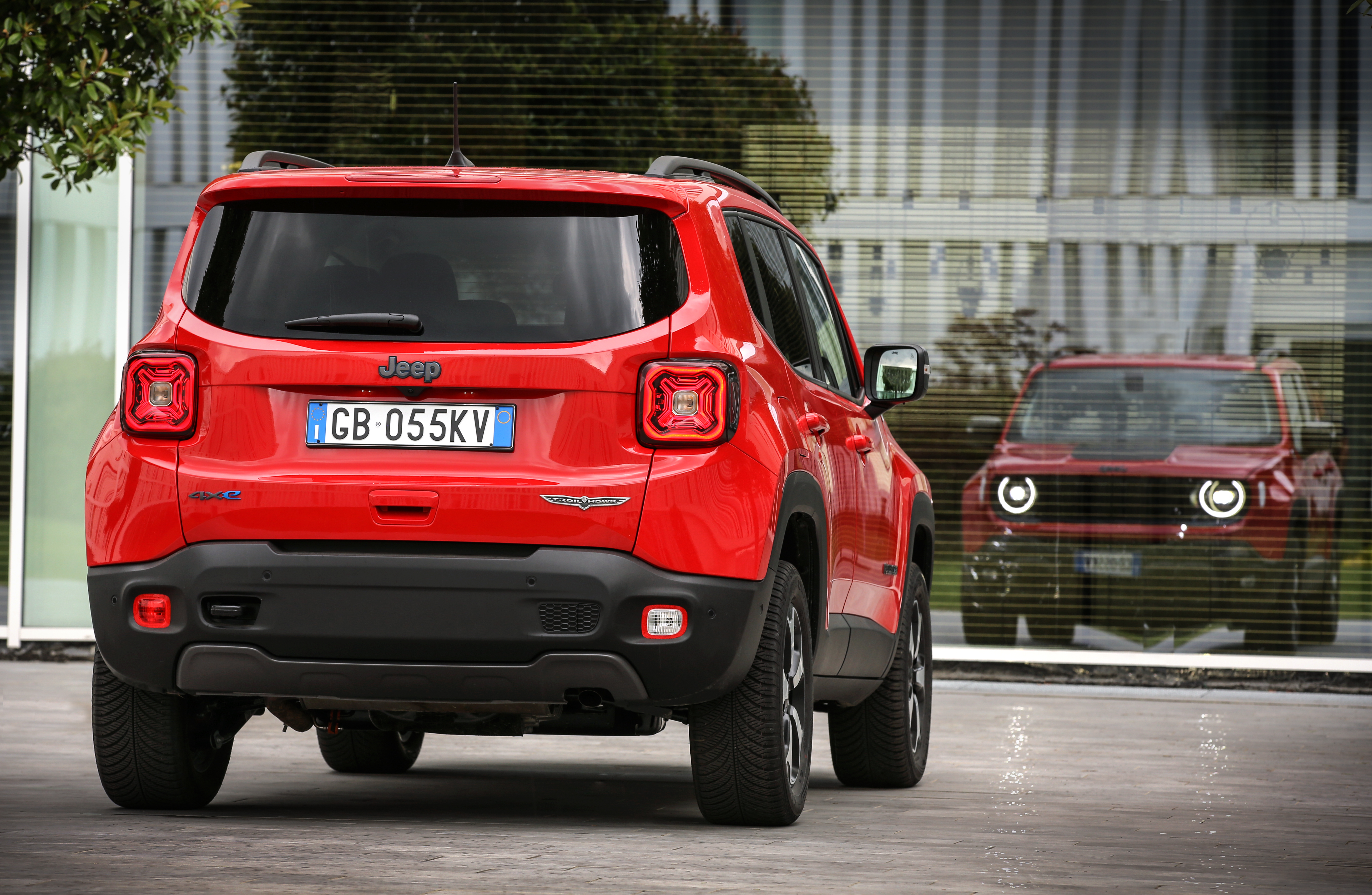 Jeep Compass 4xe e Jeep Renegade 4xe: le immagini