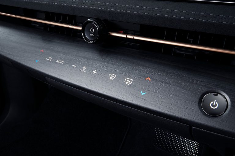 Nissan Ariya: immagini ufficiali