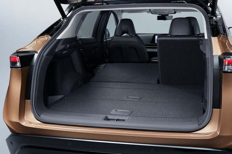 Nissan Ariya: immagini ufficiali