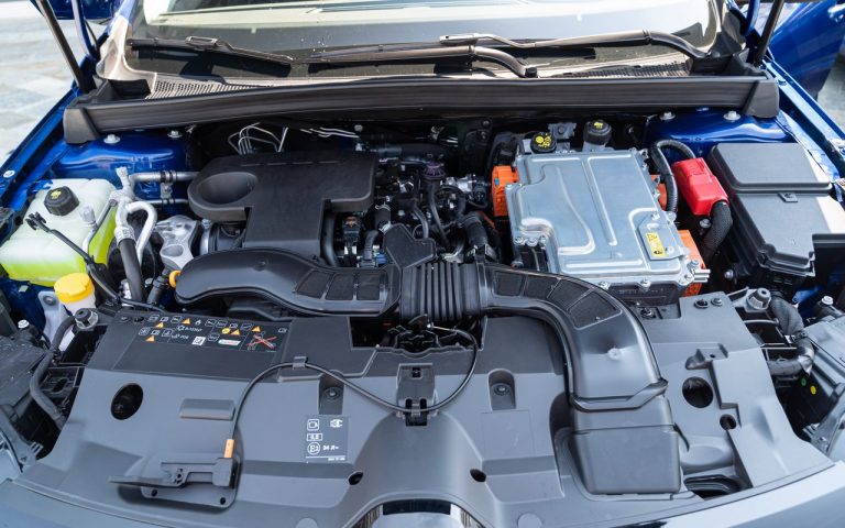 Renault Clio, Captur e Megane E-Tech: immagini ufficiali