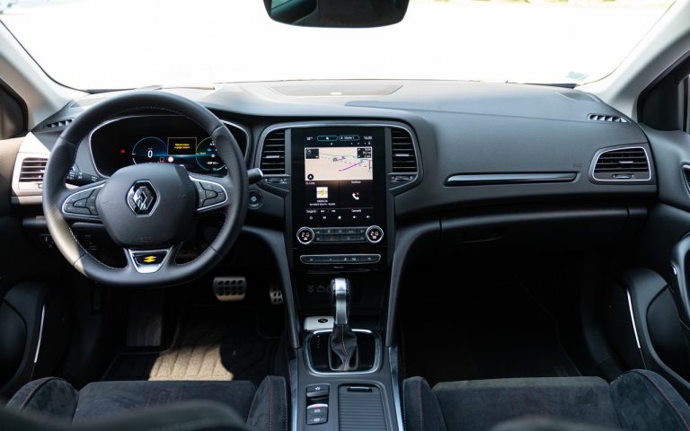 Renault Clio, Captur e Megane E-Tech: immagini ufficiali