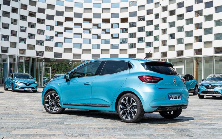 Renault Clio, Captur e Megane E-Tech: immagini ufficiali