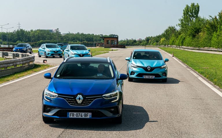 Renault Clio, Captur e Megane E-Tech: immagini ufficiali