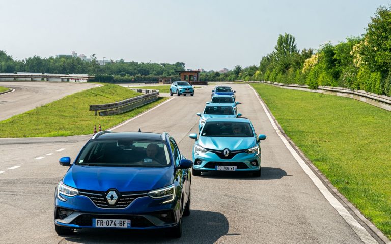 Renault Clio, Captur e Megane E-Tech: immagini ufficiali