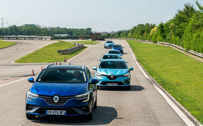 Renault Clio, Captur e Megane E-Tech: immagini ufficiali