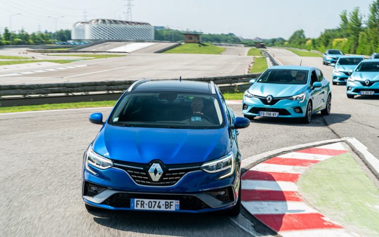 Renault Clio, Captur e Megane E-Tech: immagini ufficiali