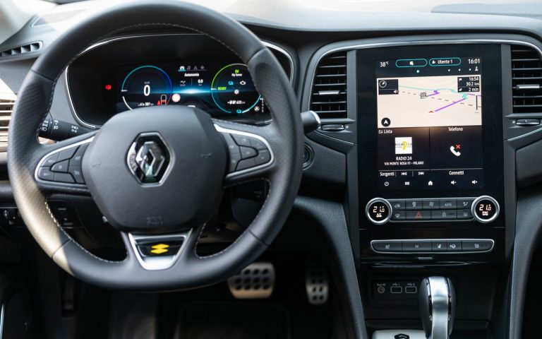 Renault Clio, Captur e Megane E-Tech: immagini ufficiali