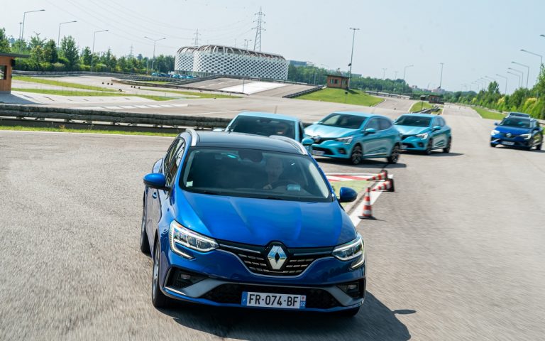 Renault Clio, Captur e Megane E-Tech: immagini ufficiali