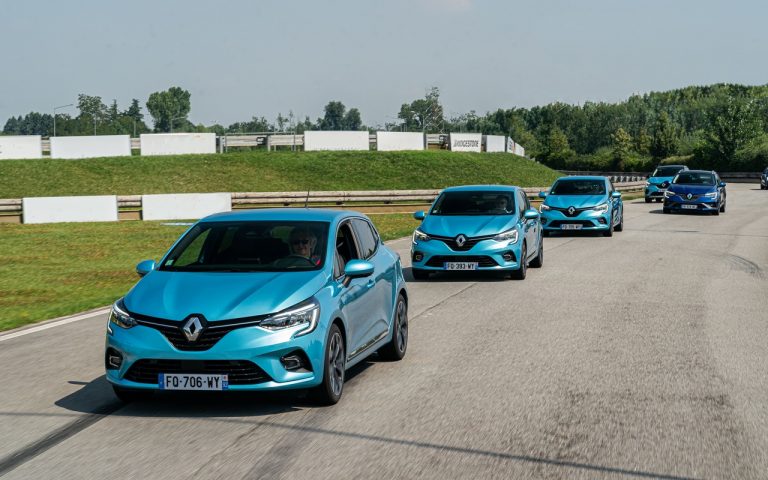Renault Clio, Captur e Megane E-Tech: immagini ufficiali