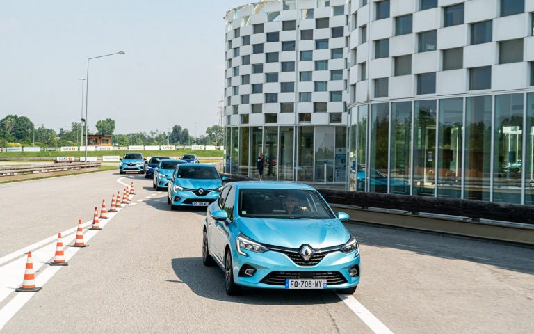 Renault Clio, Captur e Megane E-Tech: immagini ufficiali