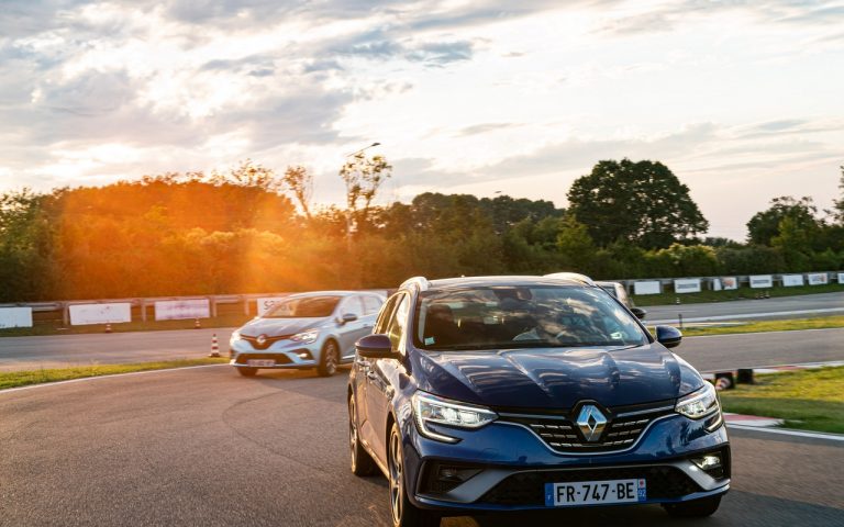Renault Clio, Captur e Megane E-Tech: immagini ufficiali