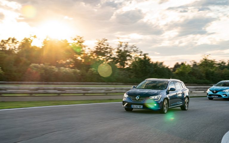 Renault Clio, Captur e Megane E-Tech: immagini ufficiali