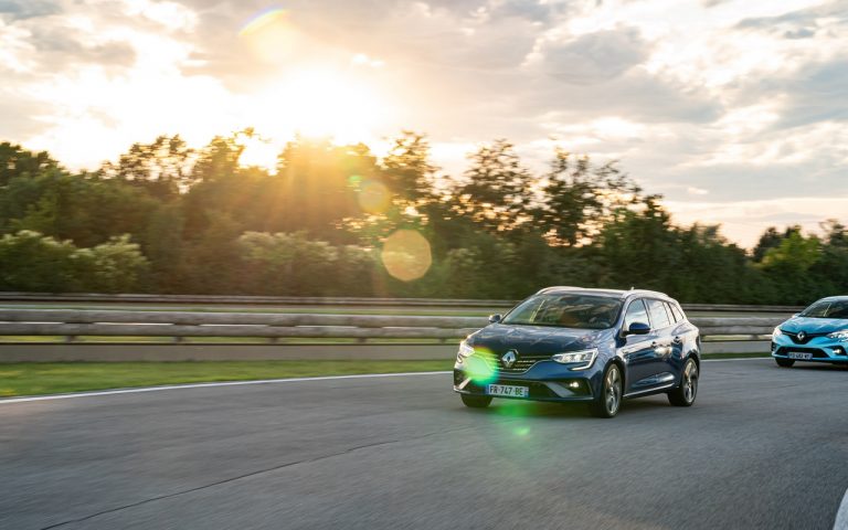 Renault Clio, Captur e Megane E-Tech: immagini ufficiali