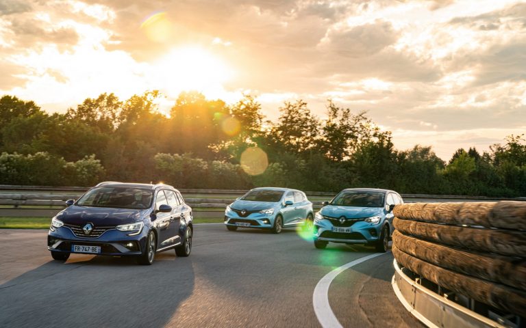 Renault Clio, Captur e Megane E-Tech: immagini ufficiali