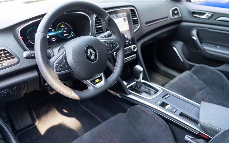 Renault Clio, Captur e Megane E-Tech: immagini ufficiali