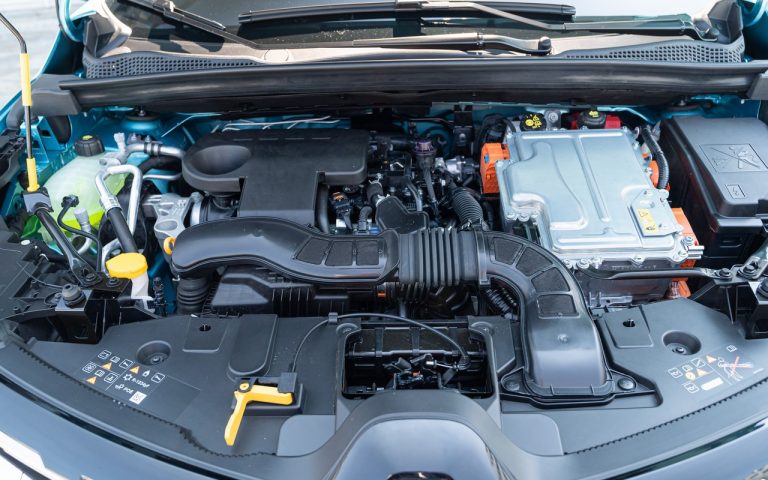 Renault Clio, Captur e Megane E-Tech: immagini ufficiali