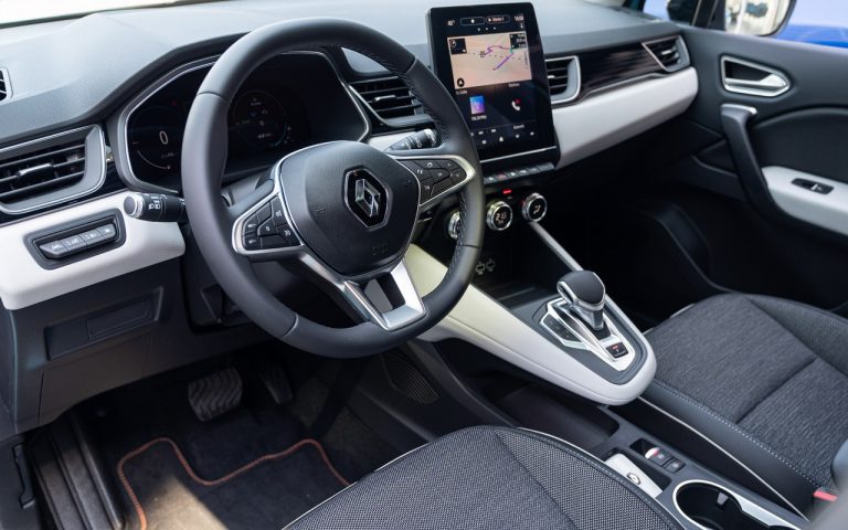 Renault Clio, Captur e Megane E-Tech: immagini ufficiali