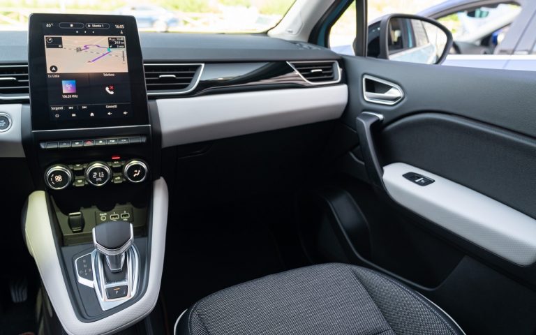 Renault Clio, Captur e Megane E-Tech: immagini ufficiali