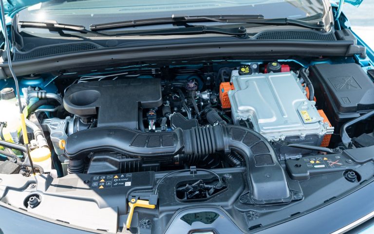 Renault Clio, Captur e Megane E-Tech: immagini ufficiali