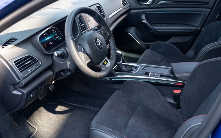 Renault Clio, Captur e Megane E-Tech: immagini ufficiali